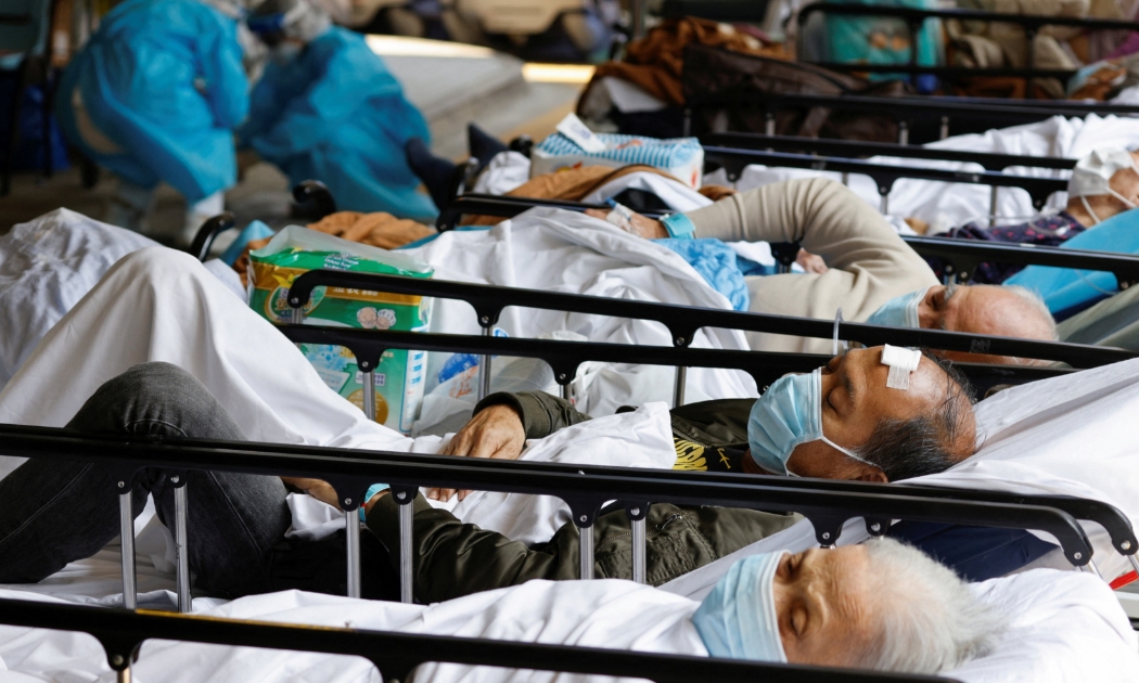 Bệnh nhân Covid-19 tại Hồng Kông - Ảnh: Reuters