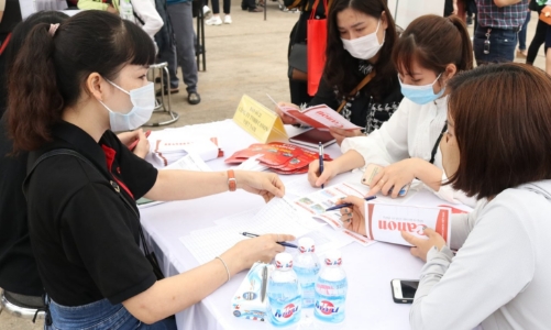 Lương cao, ưu đãi nhiều, doanh nghiệp vẫn khó tuyển lao động