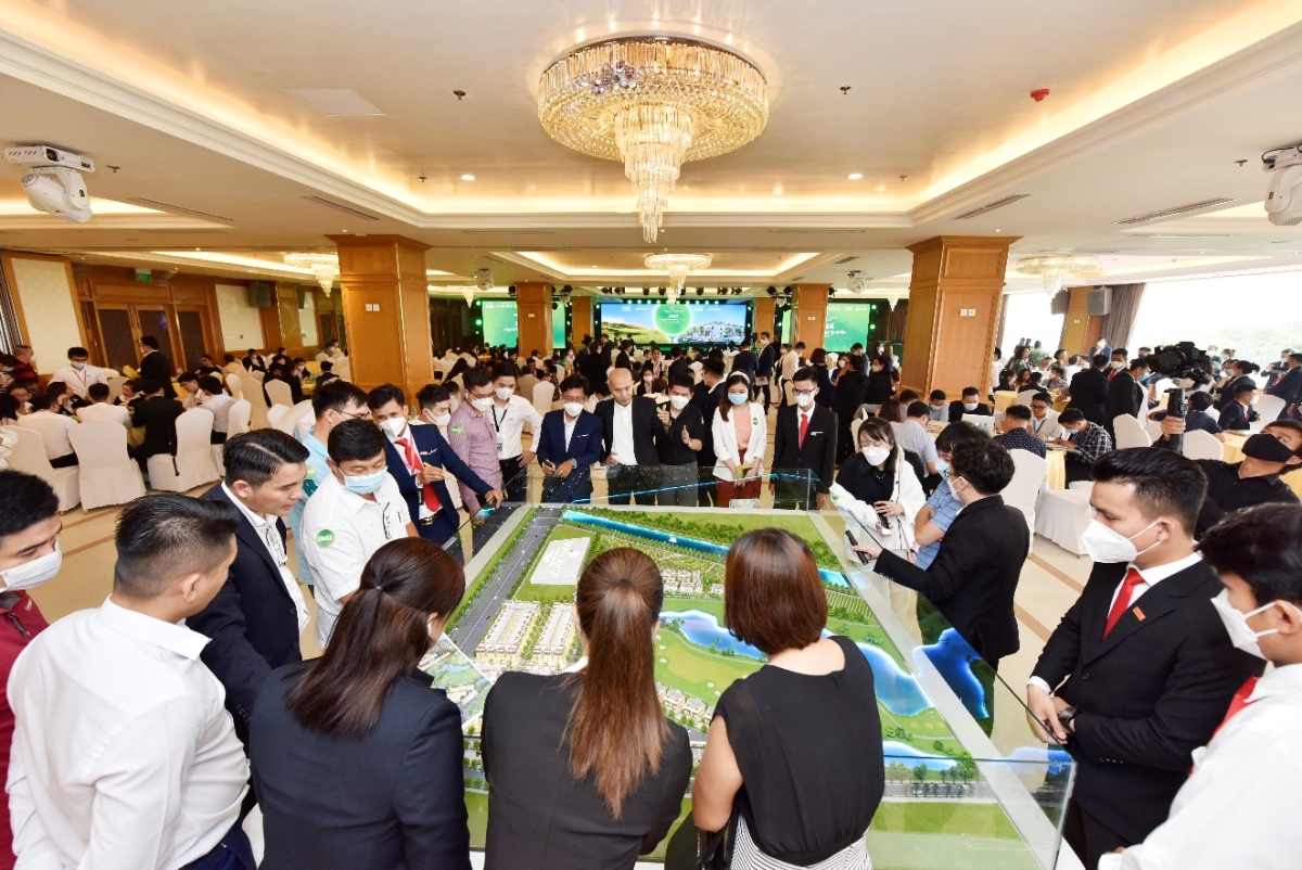 C&aacute;c d&ograve;ng Shophouse ra mắt với gi&aacute; từ 2,95 tỷ đồng một căn.