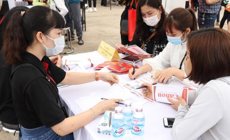 Enterprises still struggling to recruit workers