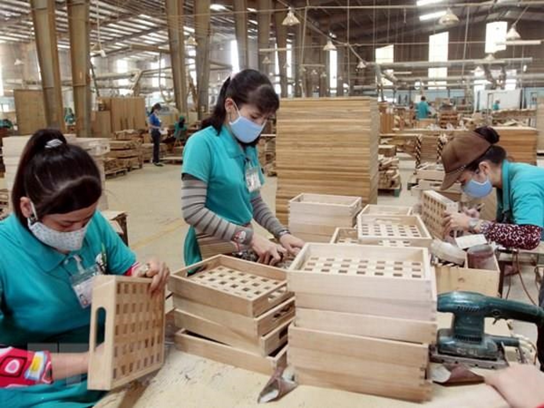 Sản xuất đồ gỗ gặp khó do giá gỗ nguyên liệu tăng.
