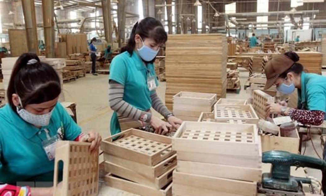 Sản xuất đồ gỗ gặp khó do giá gỗ nguyên liệu tăng.