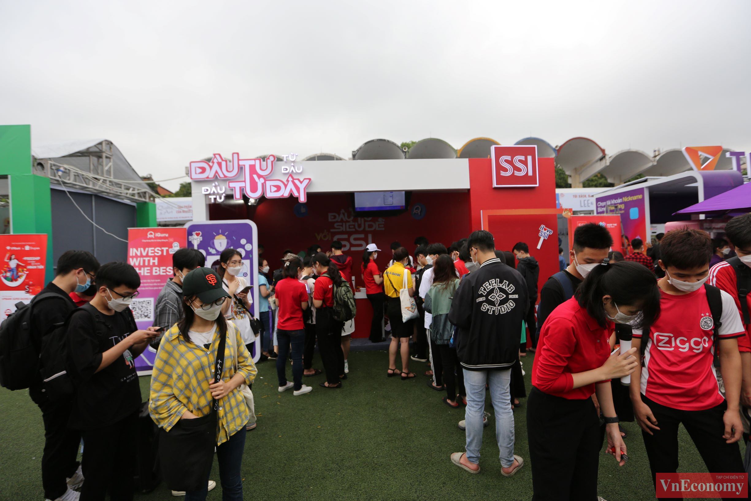 Giới trẻ vừa c&oacute; sự nhạy b&eacute;n khi tiếp cận c&ocirc;ng nghệ mới v&agrave; dễ d&agrave;ng l&agrave;m chủ c&ocirc;ng nghệ, cũng ch&iacute;nh l&agrave; nguồn sức mạnh s&aacute;ng tạo nhằm tiếp th&ecirc;m nội lực v&agrave;o sự ph&aacute;t triển kinh tế chung của đất nước.