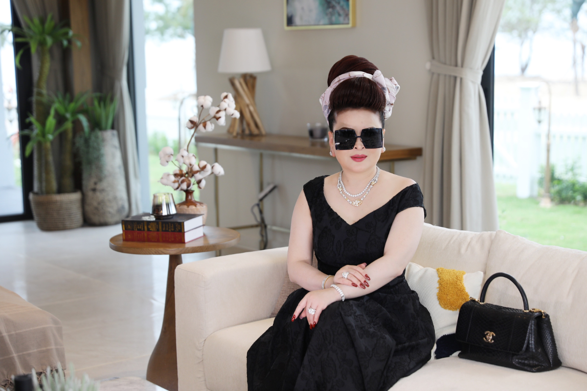 Doanh nh&acirc;n Ng&ocirc; Th&uacute;y Uy&ecirc;n ấn tượng khi lần đầu đến NovaWorld Ho Tram.