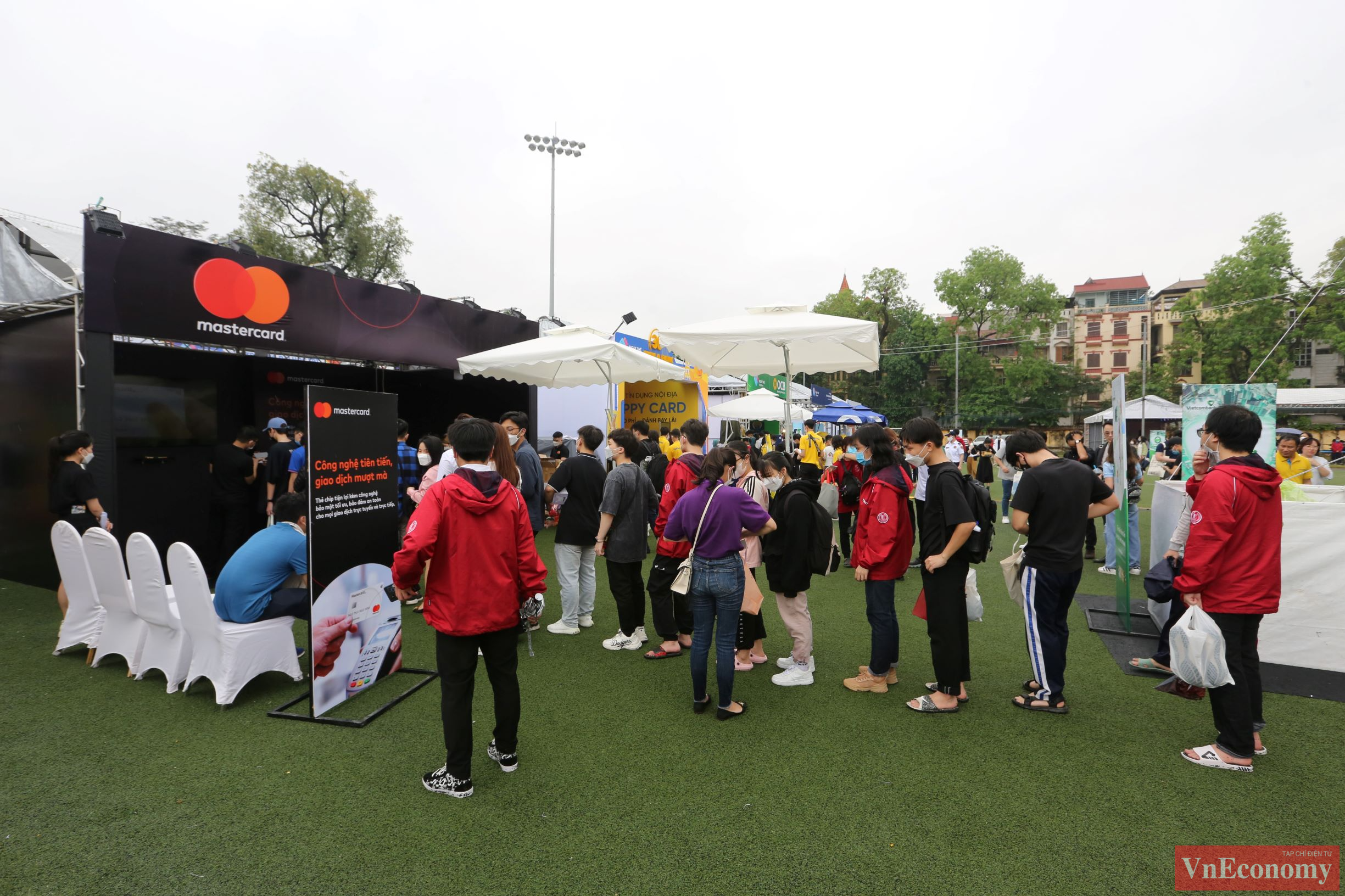 Ng&agrave;y Thẻ Việt Nam lần 2 với chủ đề &ldquo;Tự tin mở lối&rdquo; g&oacute;p phần truyền th&ocirc;ng v&agrave; hiện thực h&oacute;a c&aacute;c mục ti&ecirc;u của Ch&iacute;nh phủ về chuyển đổi số, ph&aacute;t triển nền kinh tế số.&nbsp;