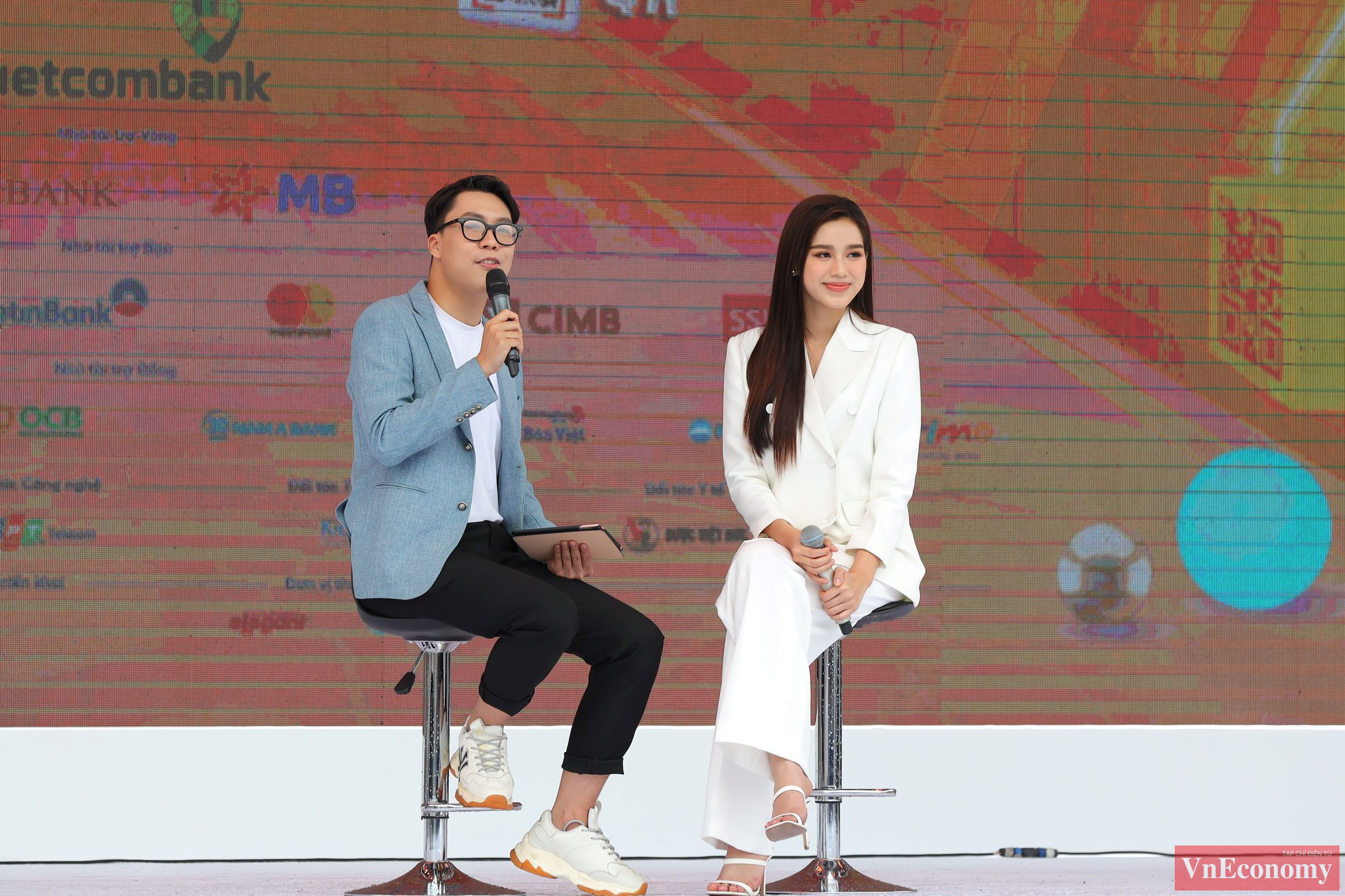 Hoa hậu Đỗ Thị Hà cho biết rất vui khi tham gia chương trình Sóng Festival - Ngày Thẻ Việt Nam lần 2, được sống trong không khí sôi động và giàu năng lượng tích cực từ các bạn trẻ.