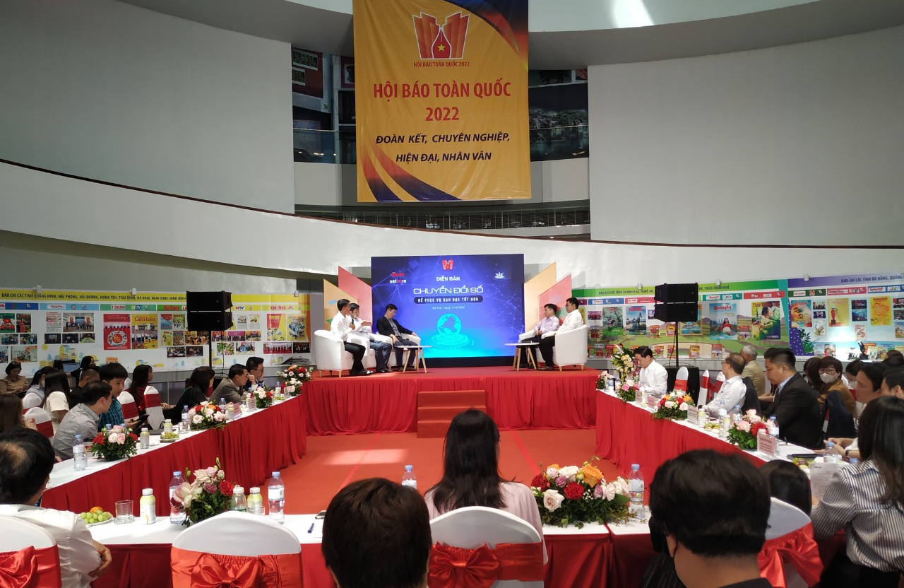 Diễn đàn “Chuyển đổi số để phục vụ bạn đọc tốt hơn”