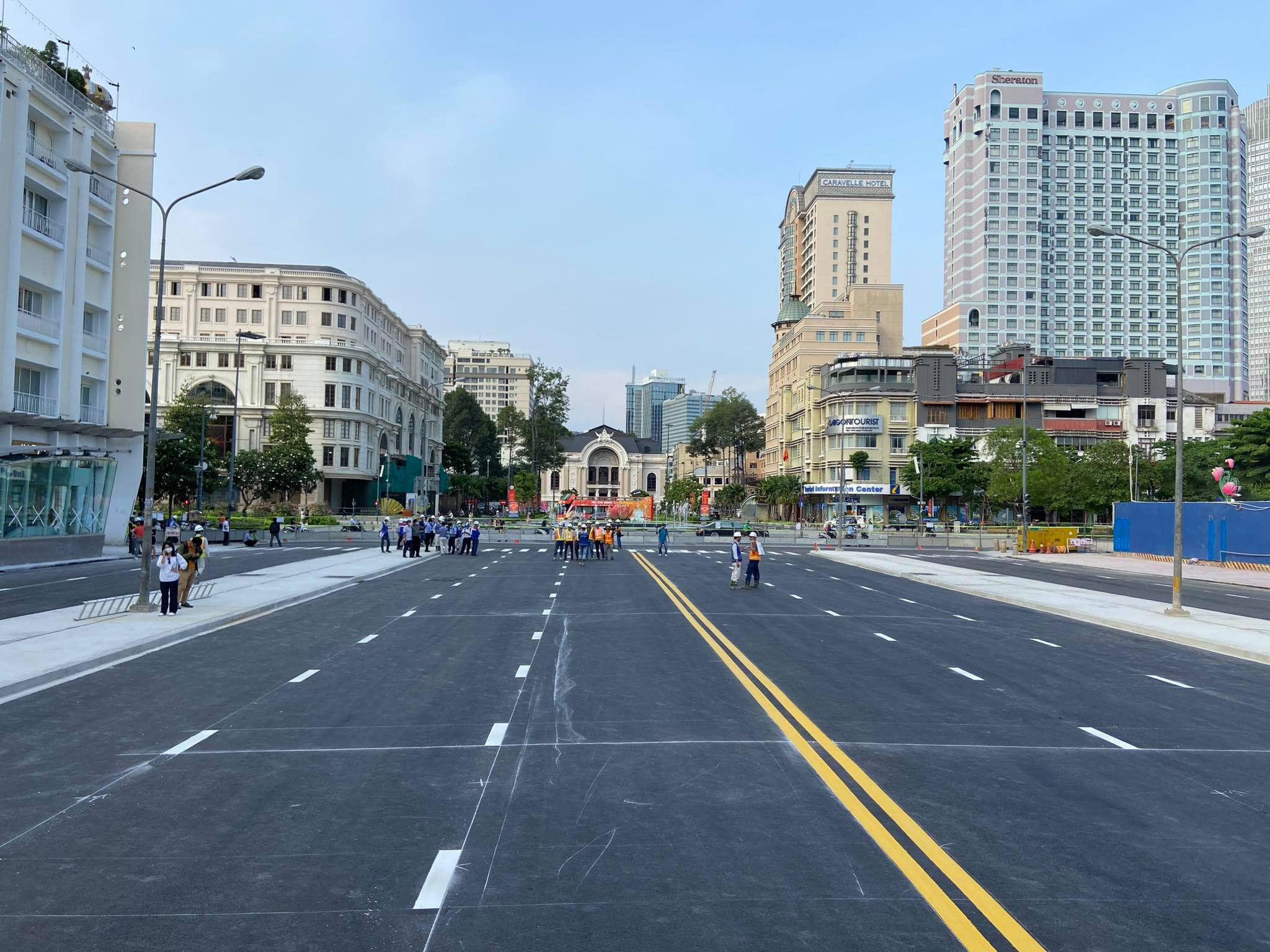 Một đoạn đường L&ecirc; Lợi trước Nh&agrave; h&aacute;t Th&agrave;nh phố đến giao lộ Pasteur hiện đ&atilde; được ho&agrave;n trả mặt bằng sau 7 năm bị r&agrave;o chắn phong tỏa.