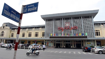 Power in railway infrastructure projects may be decentralized