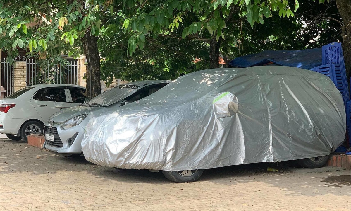 Nhiều loại xe ô tô không hoạt động do dịch bệnh kéo dài vẫn phải nộp nhiều khoản phí.