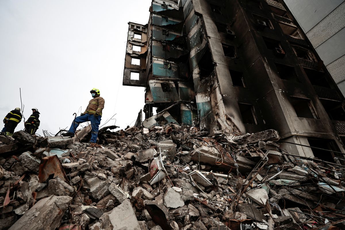 Một khu vực ở Kiev, Ukraine bị phá huỷ bởi chiến tranh - Ảnh: Reuters.