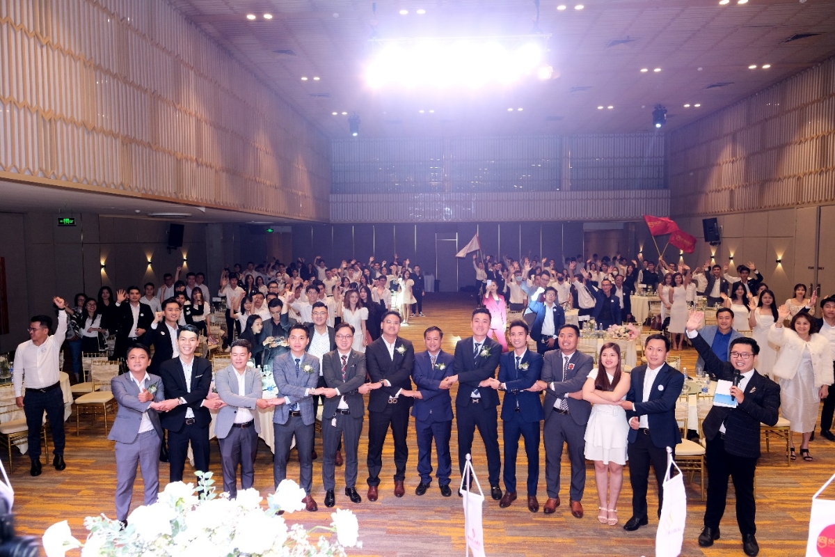 C&aacute;c đối t&aacute;c ph&aacute;t triển sản phẩm Dalat Pearl.