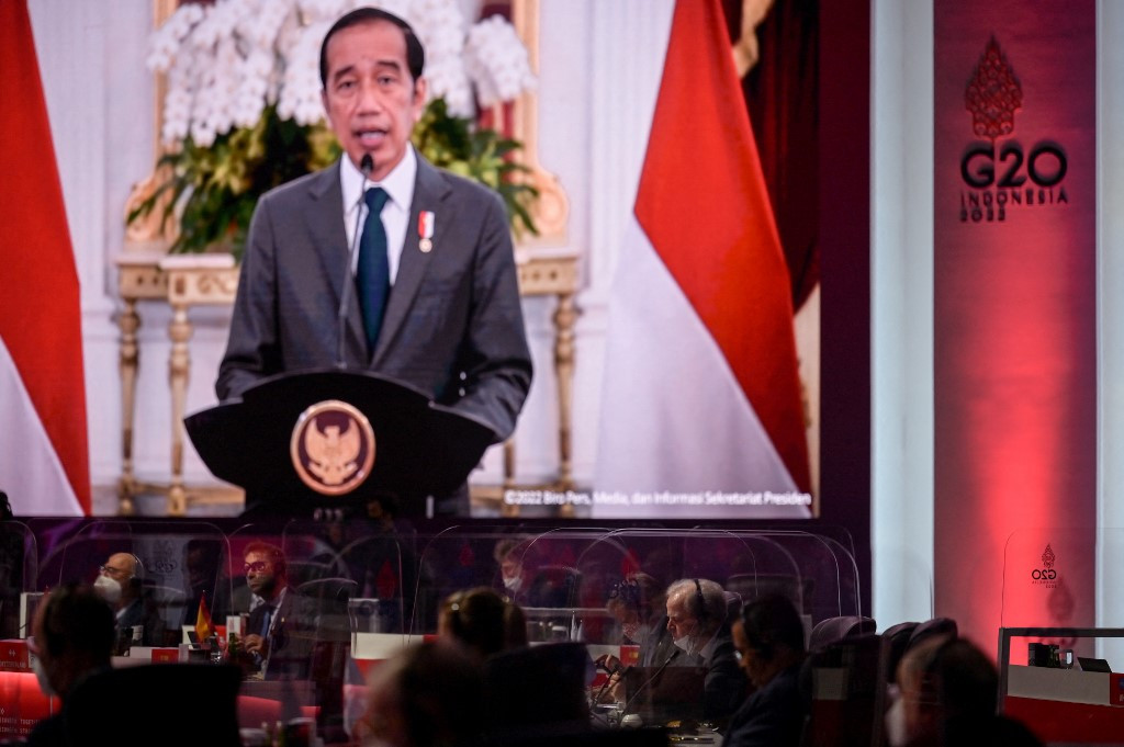 Tổng thống Joko Widodo ph&aacute;t biểu khai mạc cuộc họp của c&aacute;c bộ trưởng t&agrave;i ch&iacute;nh G20 ở Jakarta v&agrave;o ng&agrave;y 17/2/2022 - Ảnh AFP