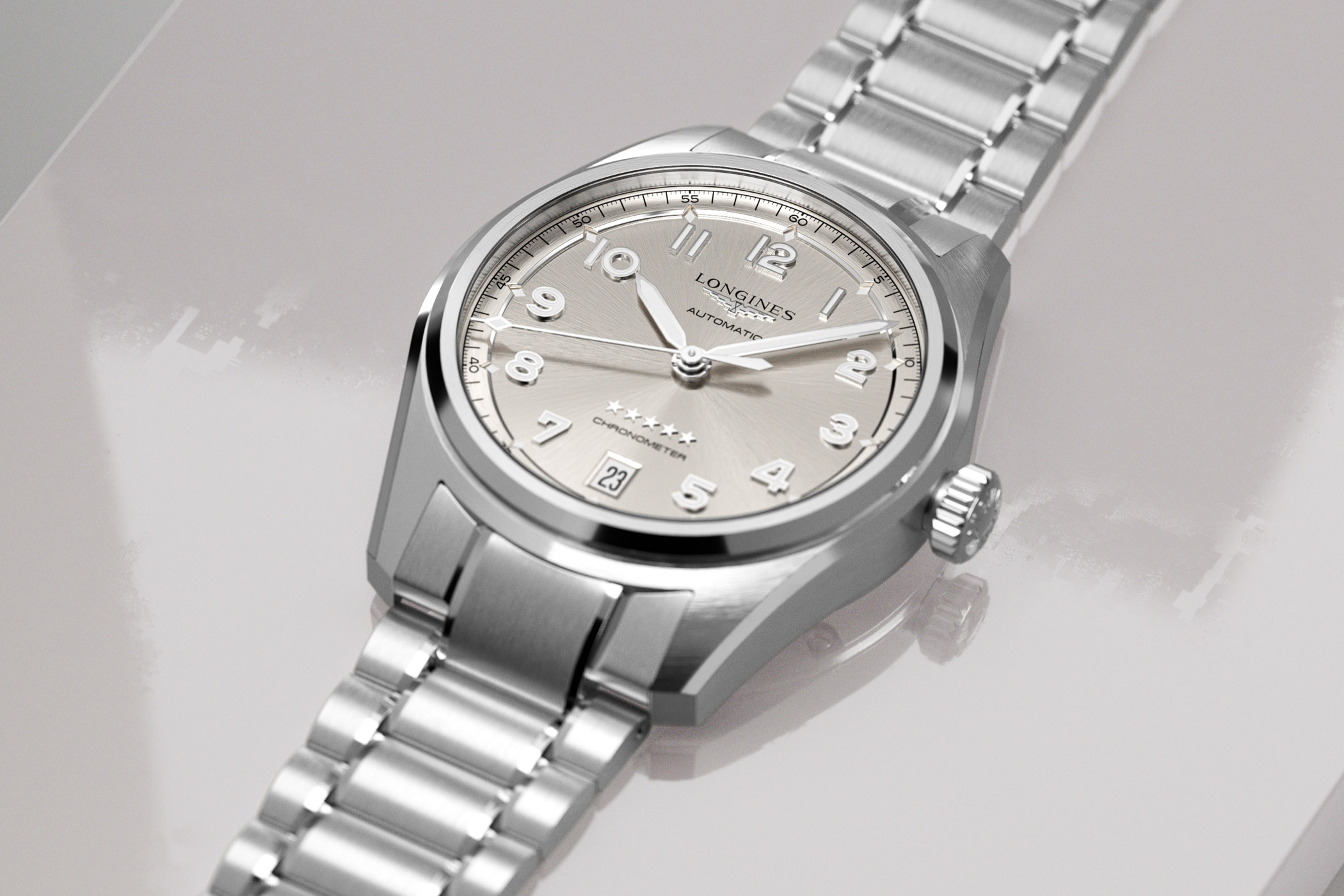 Về tổng thể, phiên bản Longines Spirit 37mm mới vẫn lưu giữ những đường nét đặc trưng của bộ sưu tập đồng hồ kinh điển.