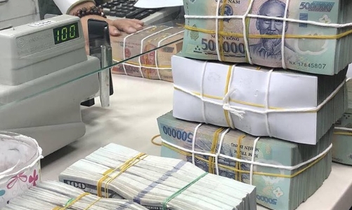 Lãi suất huy động tăng, tiền gửi dân cư ồ ạt đổ về ngân hàng