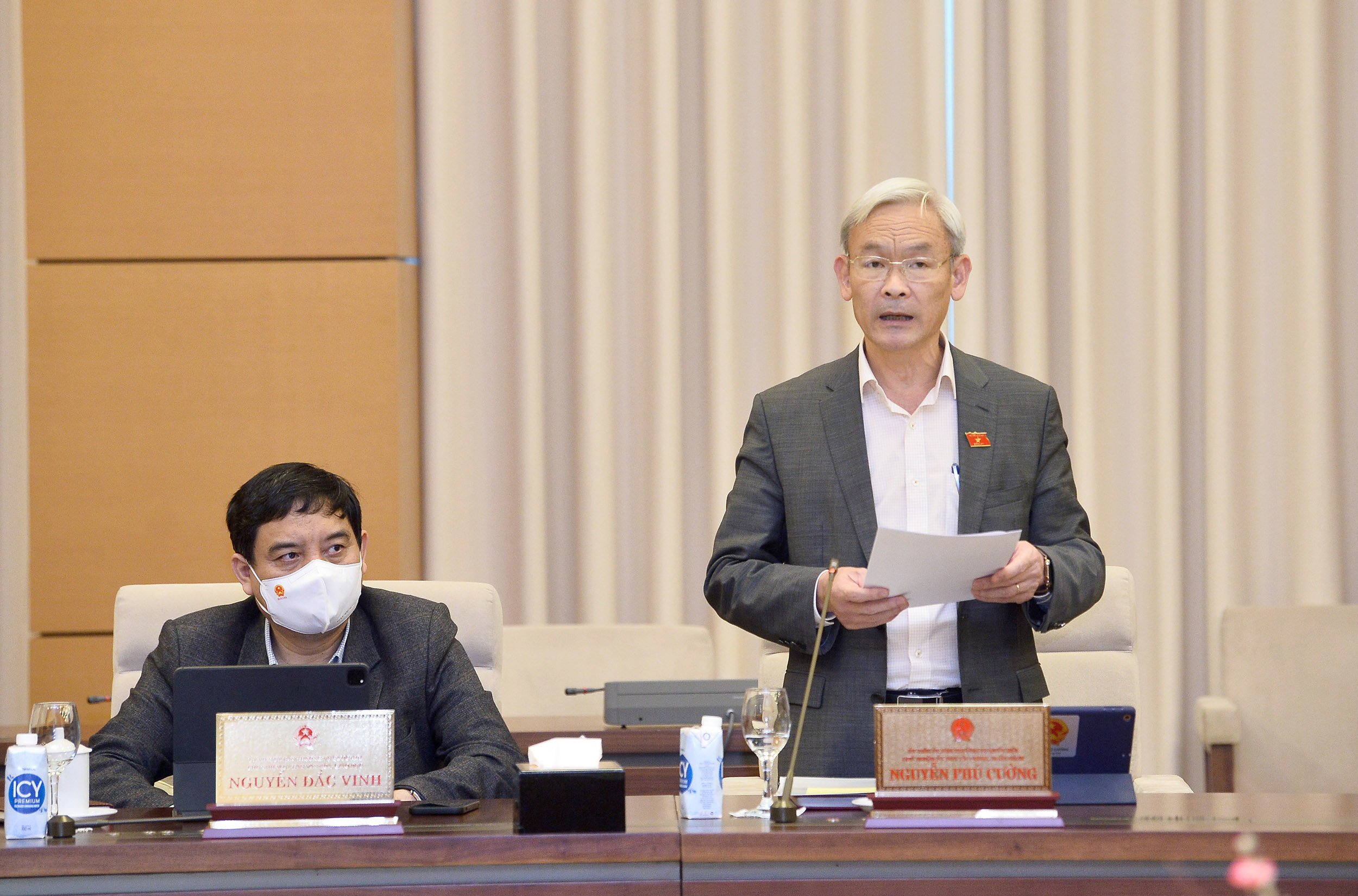 Chủ nhiệm Ủy ban T&agrave;i ch&iacute;nh- Ng&acirc;n s&aacute;ch Nguyễn Ph&uacute; Cường tr&igrave;nh b&agrave;y b&aacute;o c&aacute;o thẩm tra Tờ tr&igrave;nh - Ảnh: Quochoi.vn