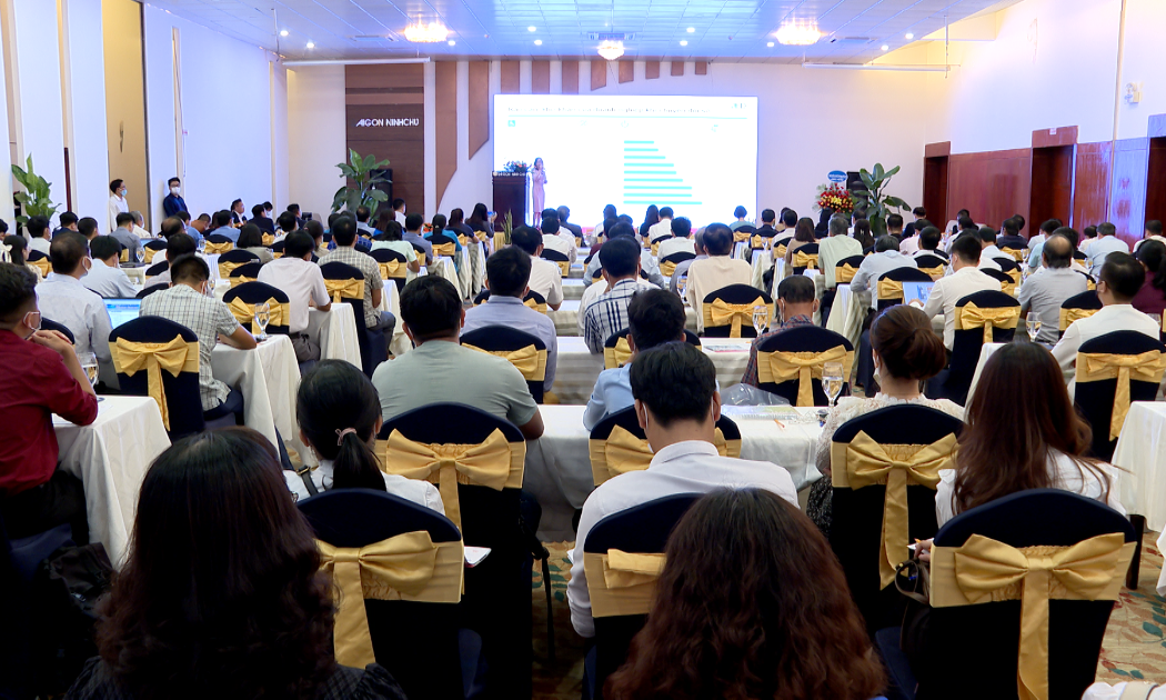 Toàn cảnh Hội nghị “Chuyển đổi số cho doanh nghiệp nhỏ và vừa tỉnh Ninh Thuận: Cơ hội, thách thức và Giải pháp”.