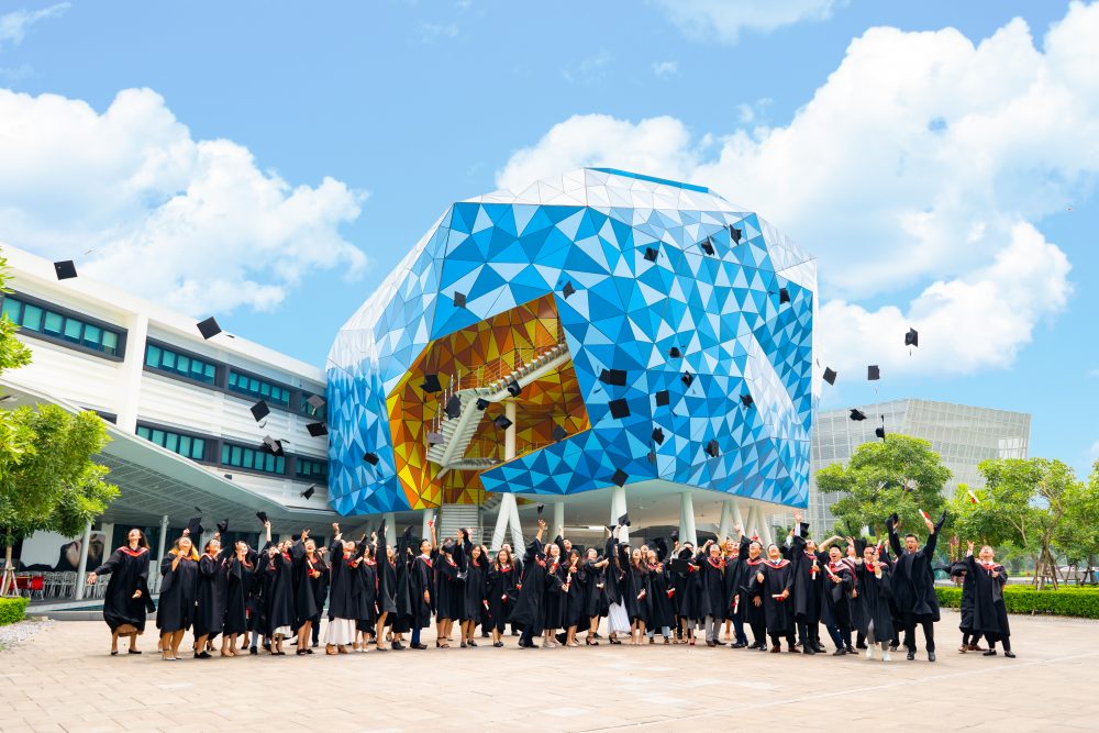 Tại BUV, sinh vi&ecirc;n được đ&agrave;o tạo c&aacute;c kỹ năng v&agrave; kinh nghiệm thực tiễn, sẵn s&agrave;ng gia nhập m&ocirc;i trường l&agrave;m việc sau tốt nghiệp.