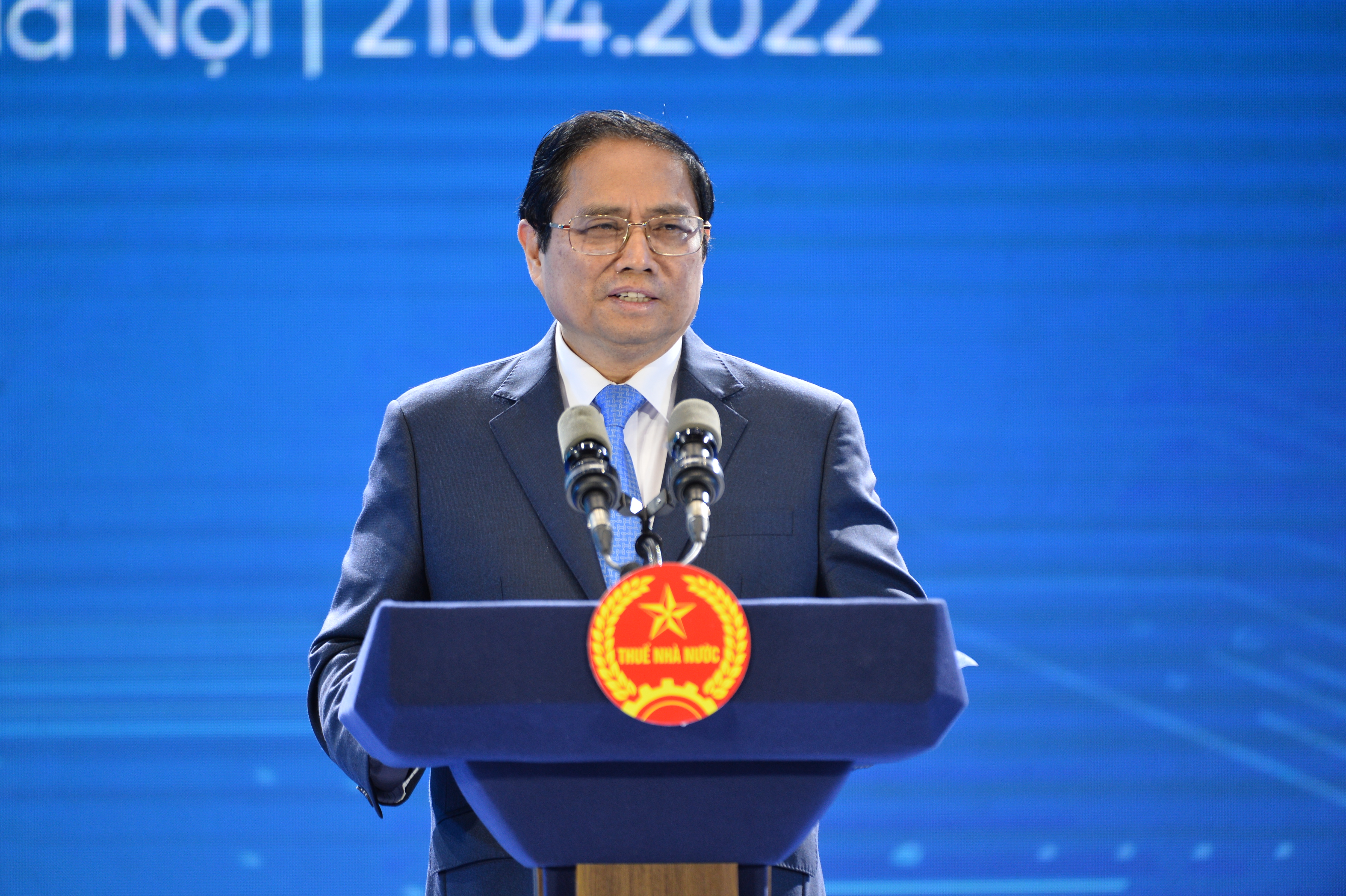 Thủ tướng nhấn mạnh: “Kết quả bước đầu cho thấy việc triển khai áp dụng hóa đơn điện tử là “mũi tên trúng nhiều đích”.