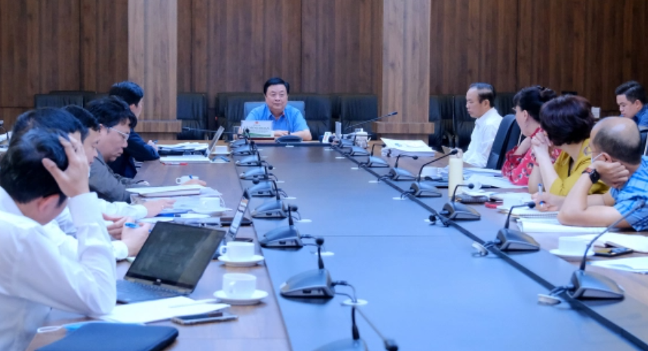 Bộ trưởng Lê Minh Hoan chủ trì cuộc họp về cá tầm, ngày 20/4/2022.