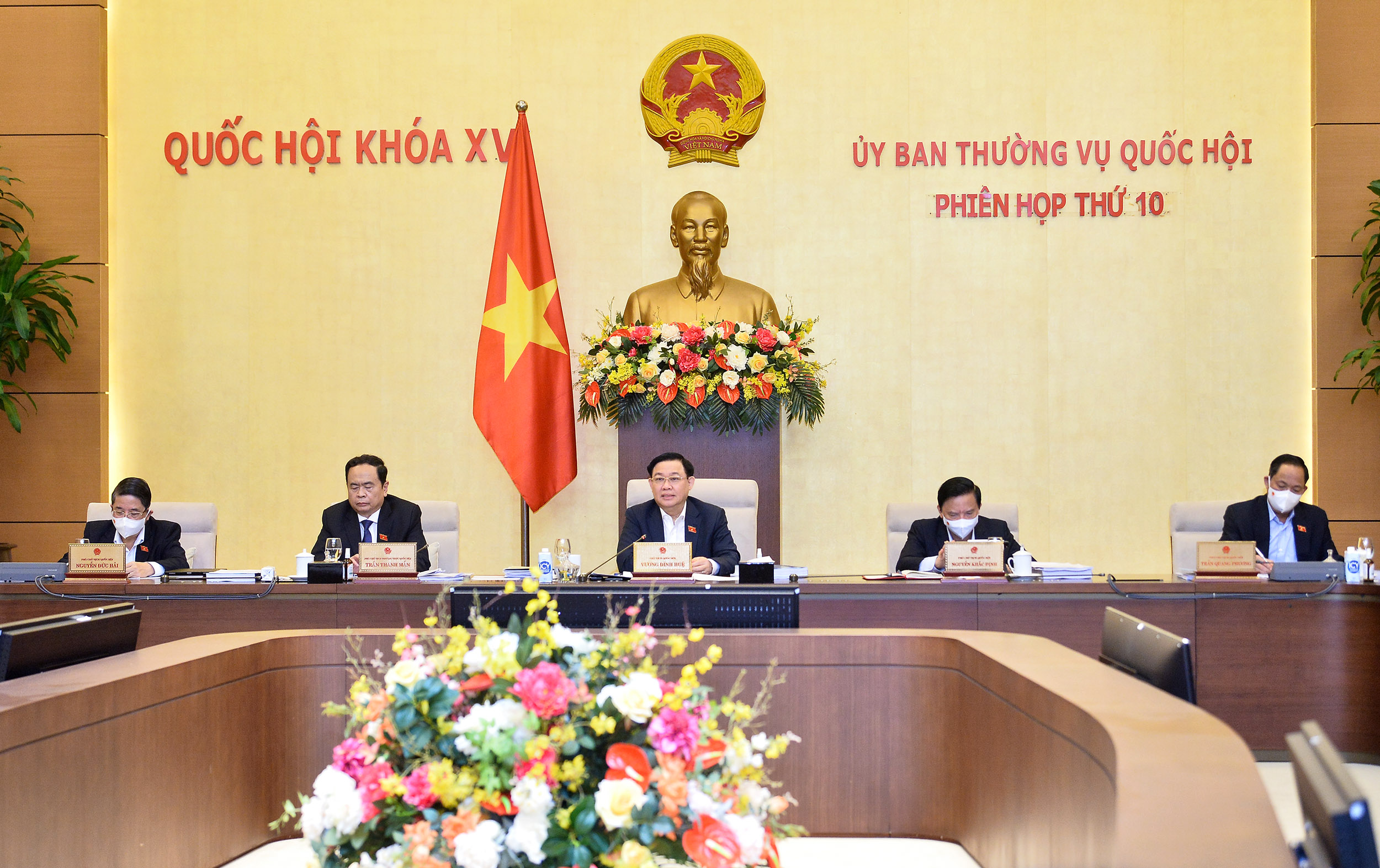 Chủ tịch Quốc hội Vương Đình Huệ phát biểu tại phiên họp - Ảnh: Quochoi.vn