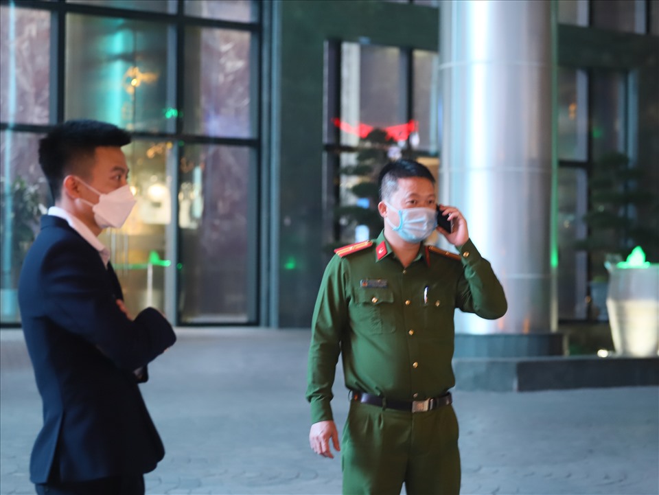 Cơ quan công an khám xét nhà bị can Trịnh Văn Quyết  - Ảnh: Lao động. 