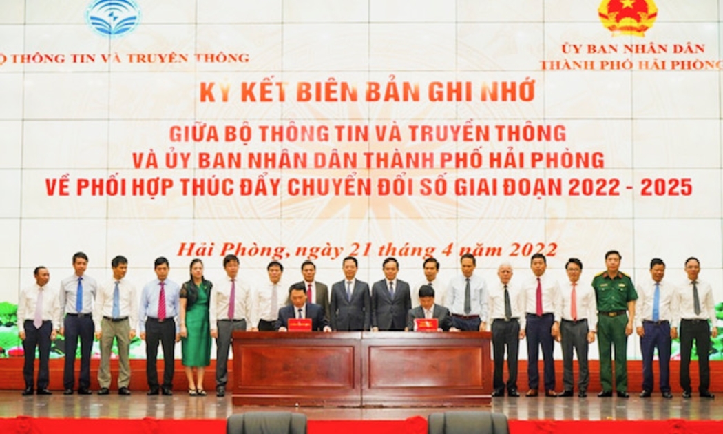 Lễ ký kết Biên bản ghi nhớ về phối hợp thúc đẩy chuyển đổi số giai đoạn 2022 - 2025 giữa Bộ Thông tin và Truyền thông và Ủy ban nhân dân thành phố Hải Phòng diễn ra ngày 21/4.