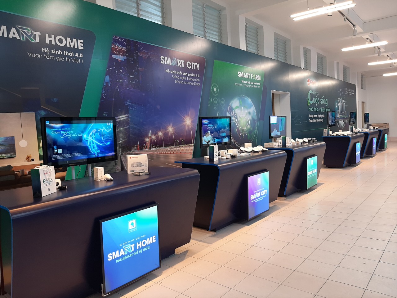 Hệ sinh thái sản phẩm 4.0 trong các lĩnh vực Smart Home, Smart City, Smart Farm.