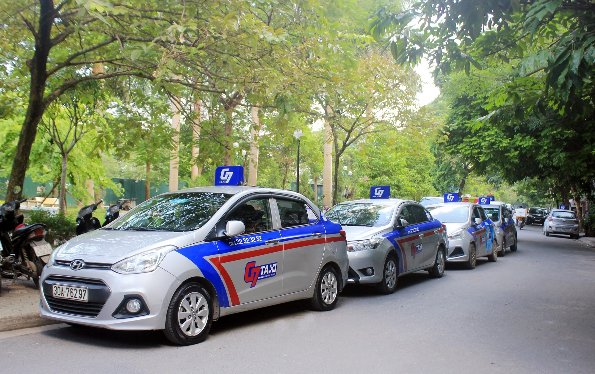 Thiếu nhân lực lúc này là bài toán đau đầu của các hãng taxi.