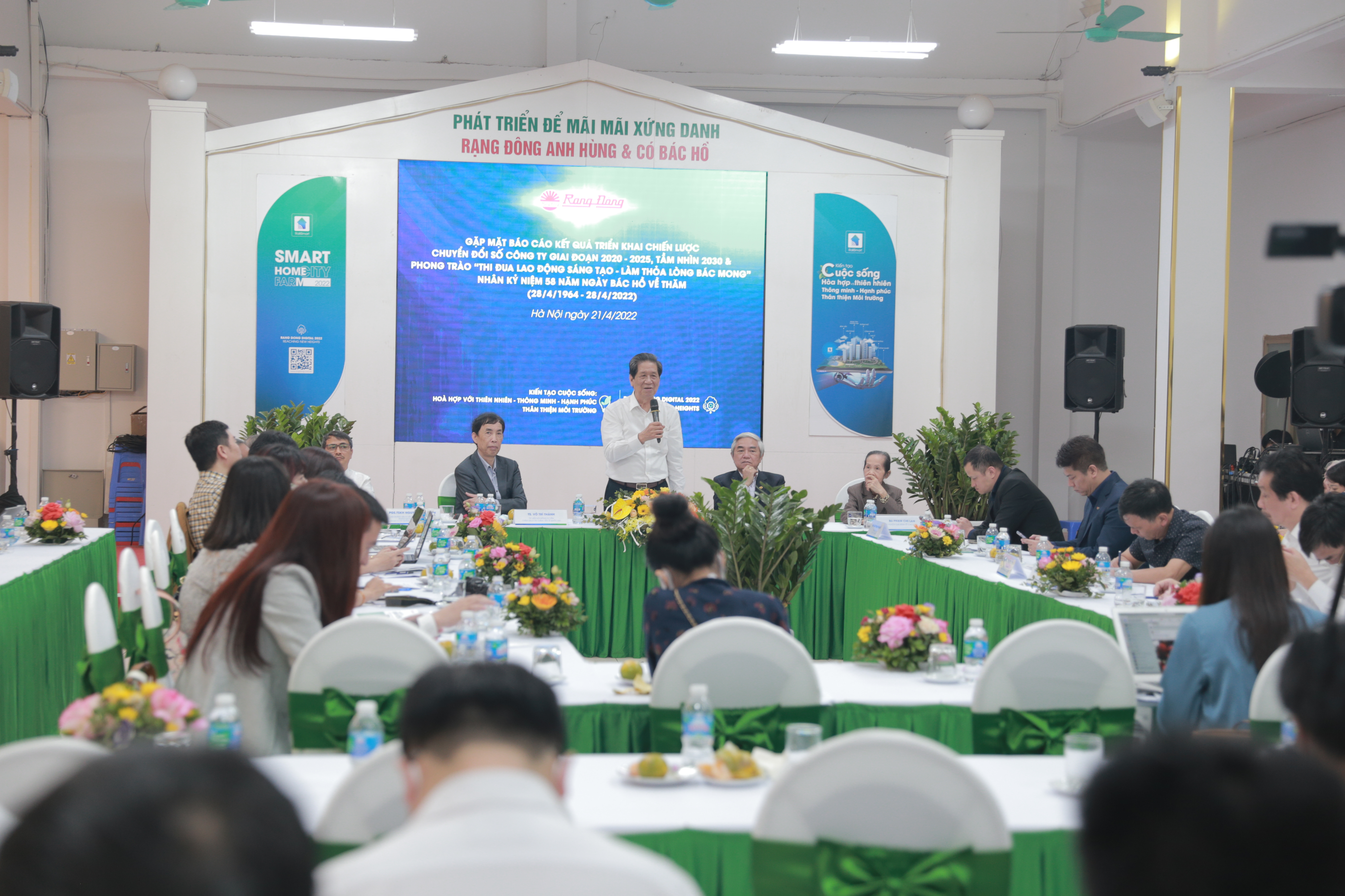 Gặp mặt báo cáo kết quả triển khai chiến lược chuyển đổ số công ty giai đoạn 2020-2025 ngày 21/4/2022.