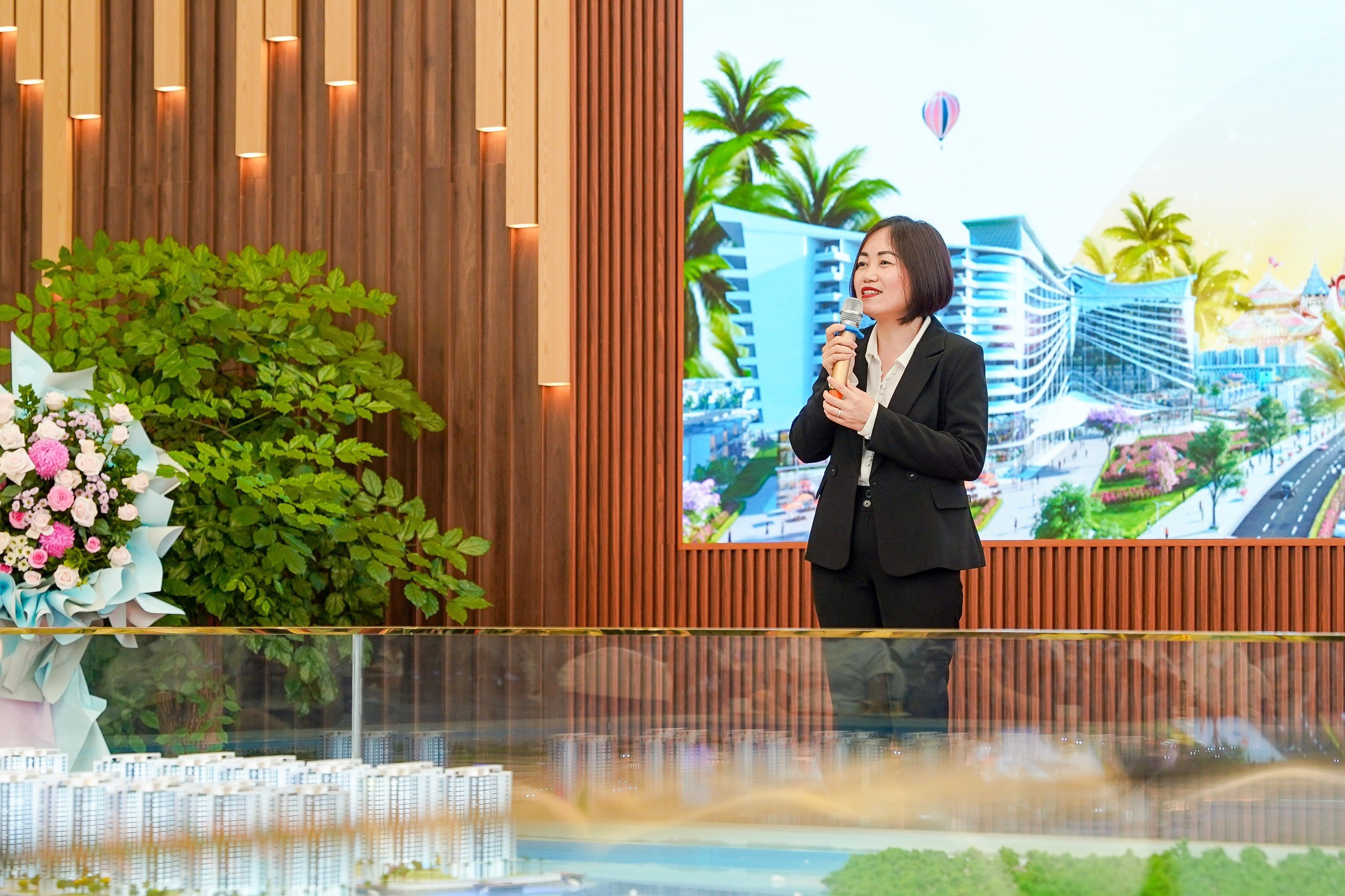 Đại diện Đơn vị Quản l&yacute; kinh doanh v&agrave; marketing dự &aacute;n chia sẻ về chương tr&igrave;nh si&ecirc;u hấp dẫn khởi động một m&ugrave;a h&egrave; rực rỡ tại Dragon Ocean Đồ Sơn.