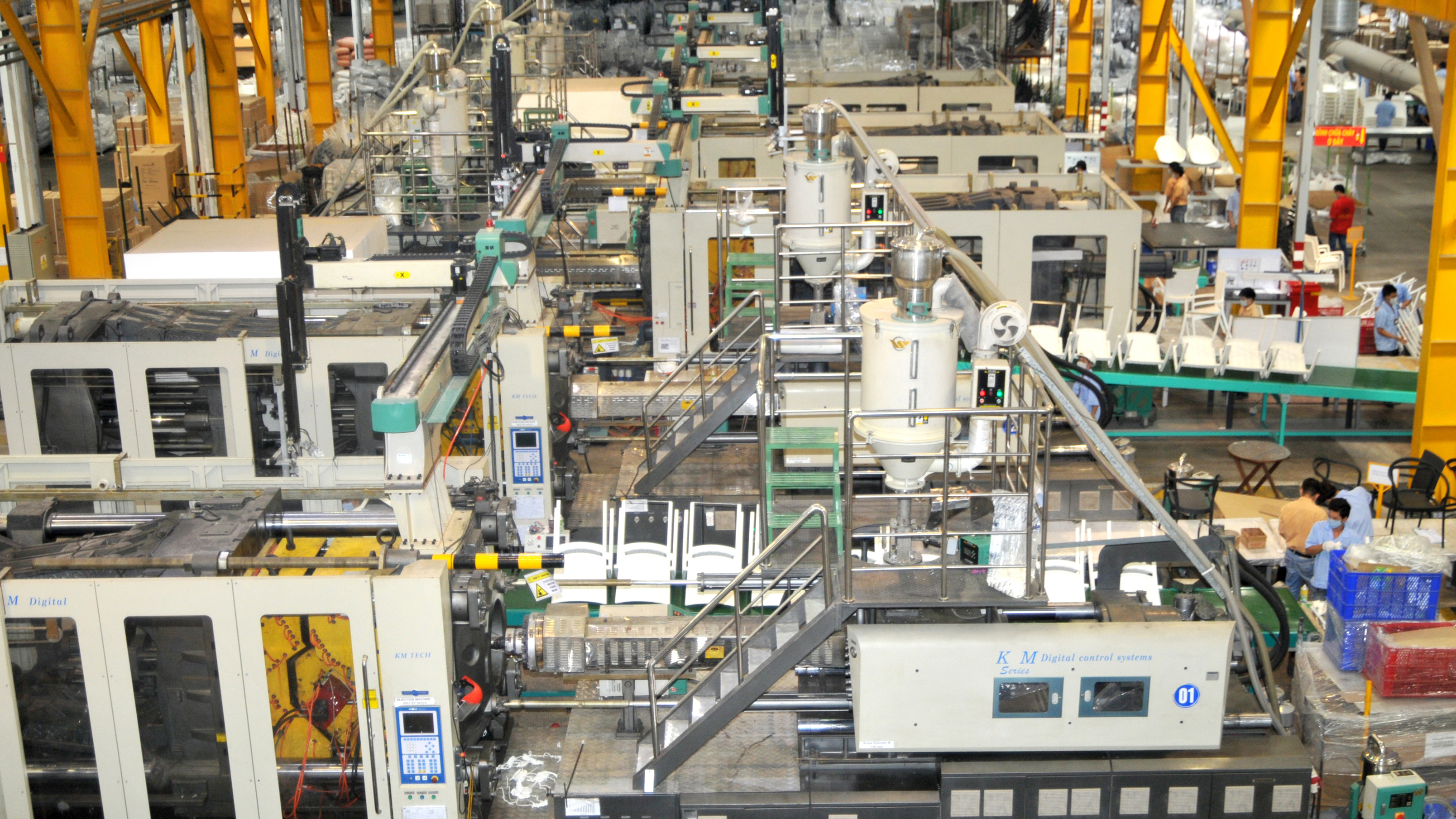 Chuyển đổi số trong c&aacute;c nh&agrave; m&aacute;y sản xuất c&oacute; thể gi&uacute;p doanh nghiệp cắt giảm chi ph&iacute;, khắc phục t&igrave;nh trạnh thiếu hoặc khan hiếm nh&acirc;n sự như hiện nay.