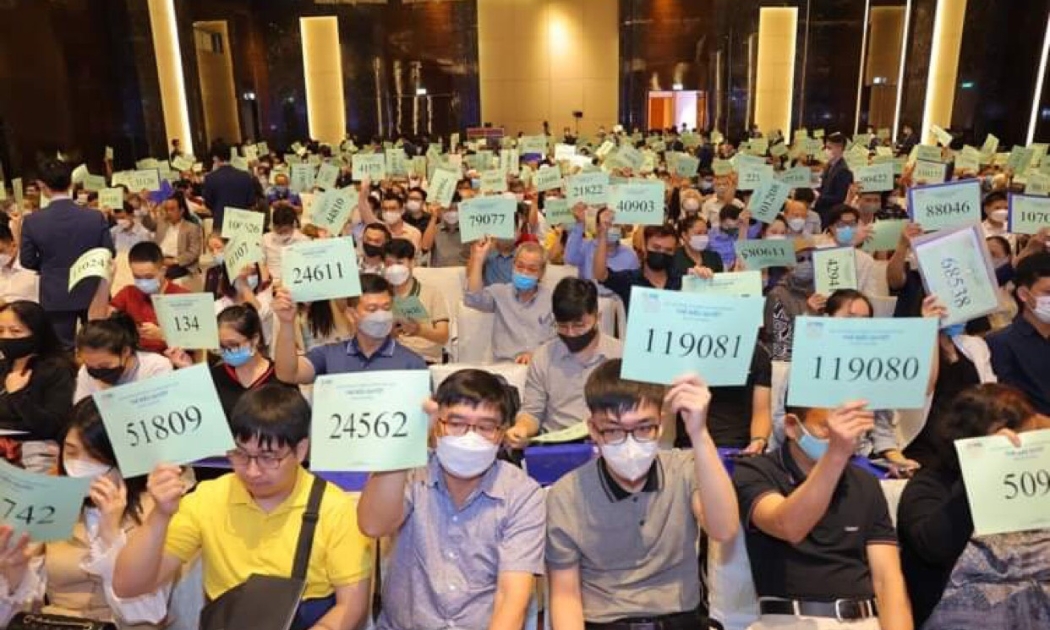 Cổ đông dự Đại hội cổ đông thường niên 2022 của Ngân hàng TMCP Quân đội.