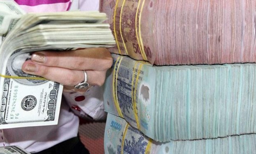Ngân hàng Nhà nước bán ngoại tệ kỳ hạn và một lượng lớn tiền đồng quay về 