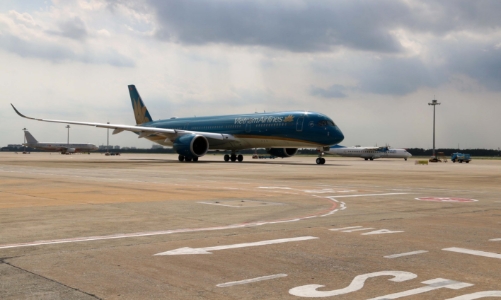 Sân bay Tân Sơn Nhất chính thức khai thác trở lại hai đường băng