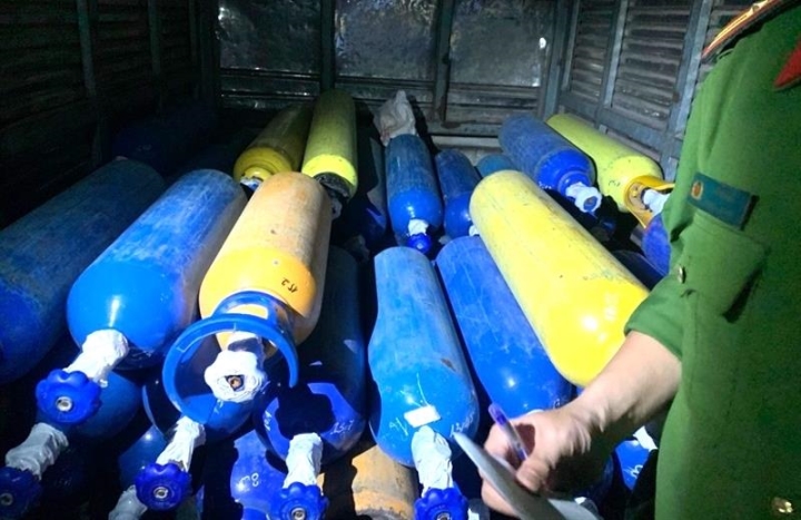 Hơn 200 b&igrave;nh kh&iacute; cười bị c&ocirc;ng an Đ&agrave; Nẵng bắt giữ