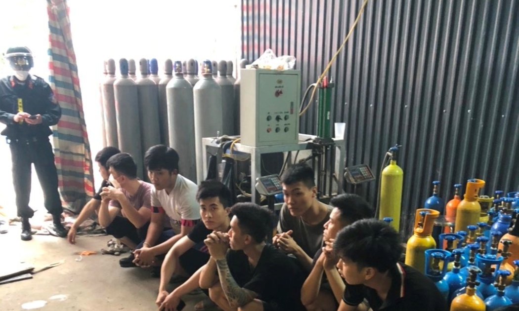 Cơ sở sản xuất khí cười tại Hải Phòng vừa bị cơ quan chức năng bắt giữ