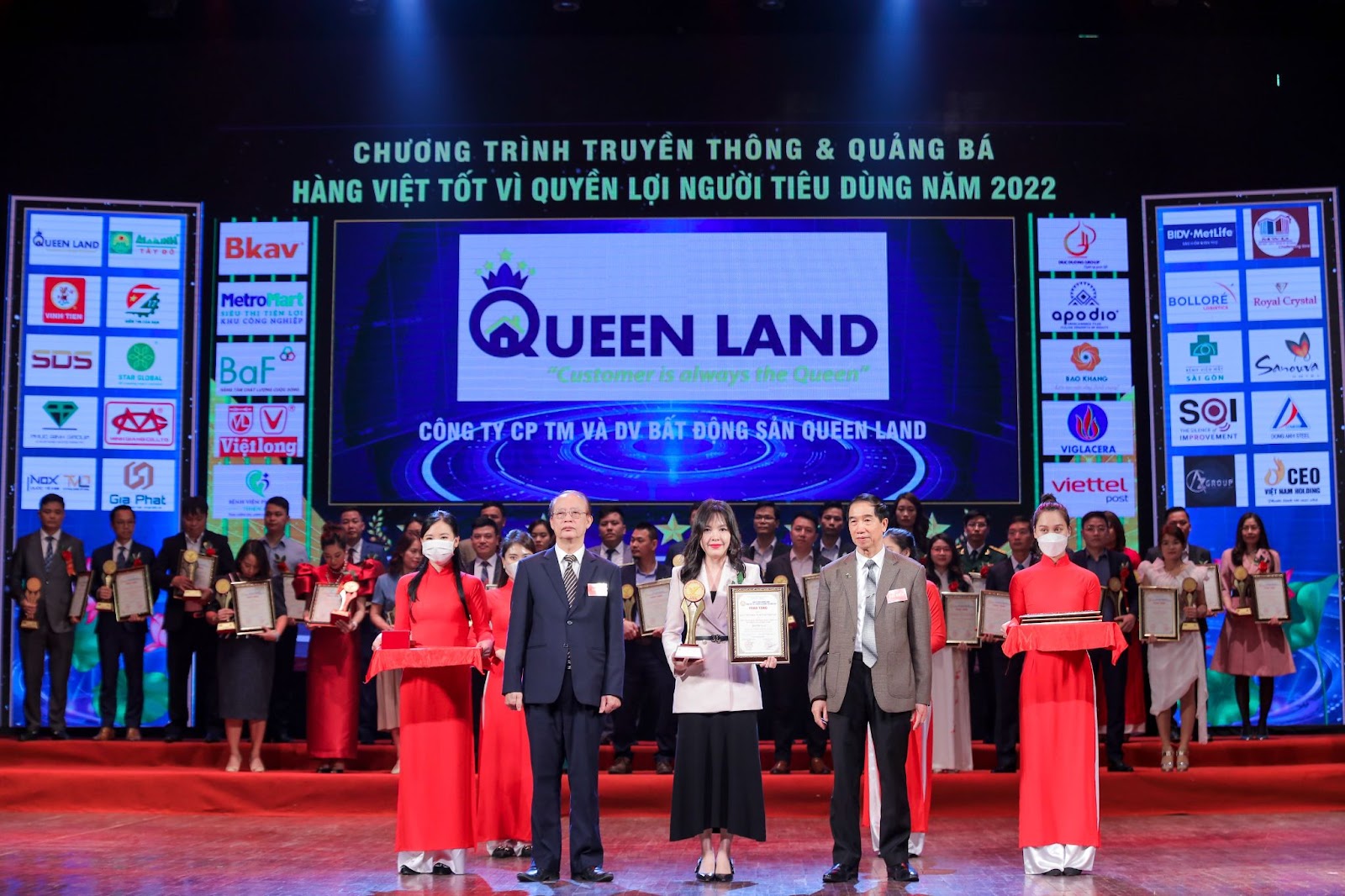 Giải thưởng “Top 10 Thương Hiệu Vàng Việt Nam 2022” do Viện Khoa học phát triển nhân lực Kinh tế và Văn hóa kết hợp với Trung tâm Nghiên cứu ứng dụng Công nghệ bảo vệ Người tiêu dùng và Đài phát thanh và truyền hình Hà Nội đánh giá và trao giải.