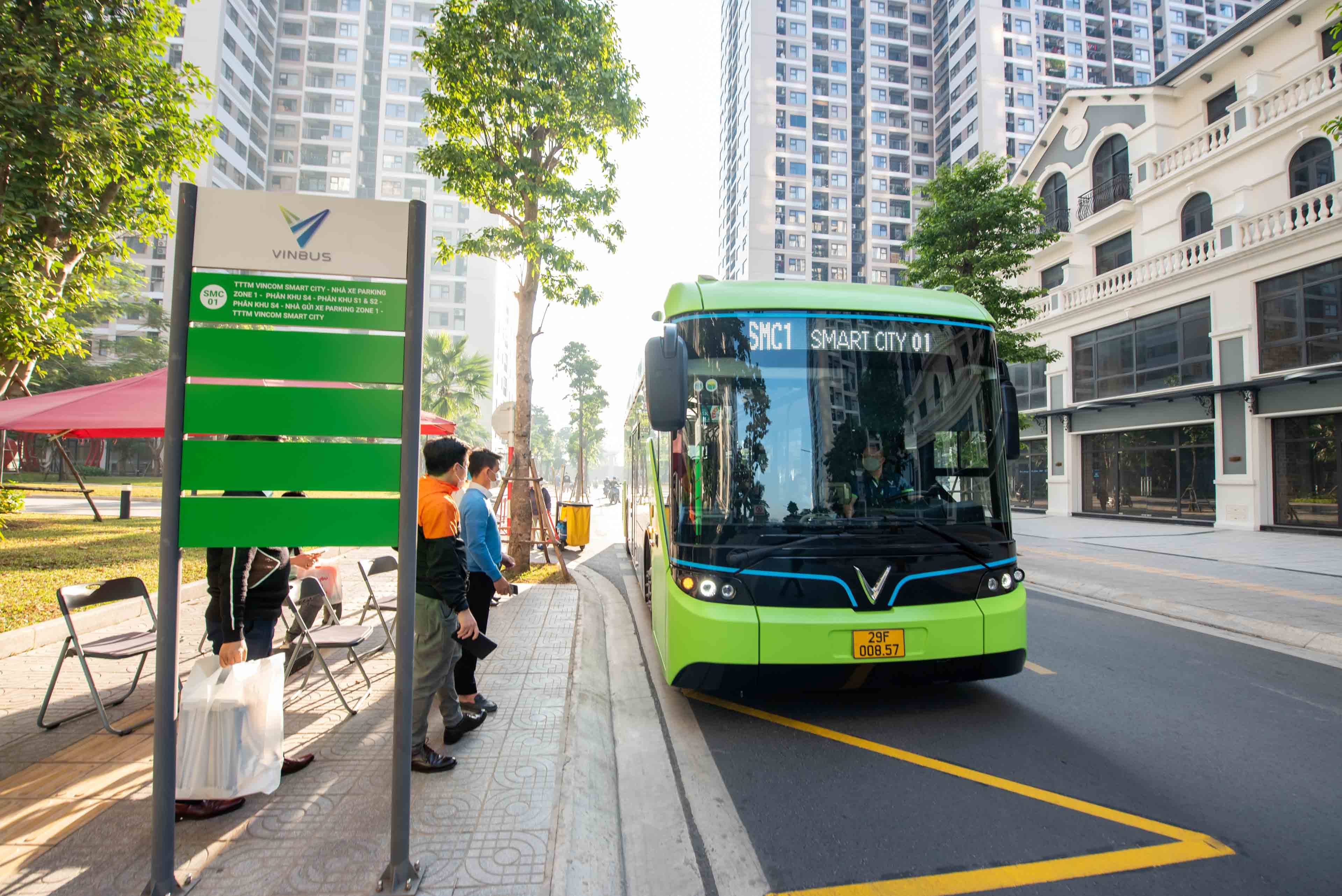 Sử dụng phương tiện th&acirc;n thiện m&ocirc;i trường VinBus để di chuyển nội khu hay đi v&agrave;o trung t&acirc;m H&agrave; Nội đ&atilde; trở th&agrave;nh th&oacute;i quen của cư d&acirc;n Vinhomes Smart City.