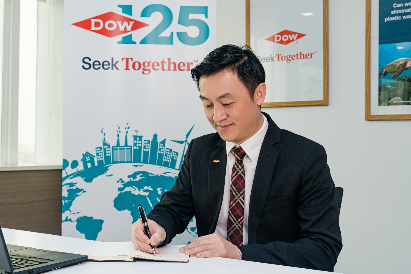 Dow Vietnam has joined hands with the government and the community to promote the plastics circular economy in Vietnam through specific projects,” said Mr. Ekkasit Lakkananithiphan