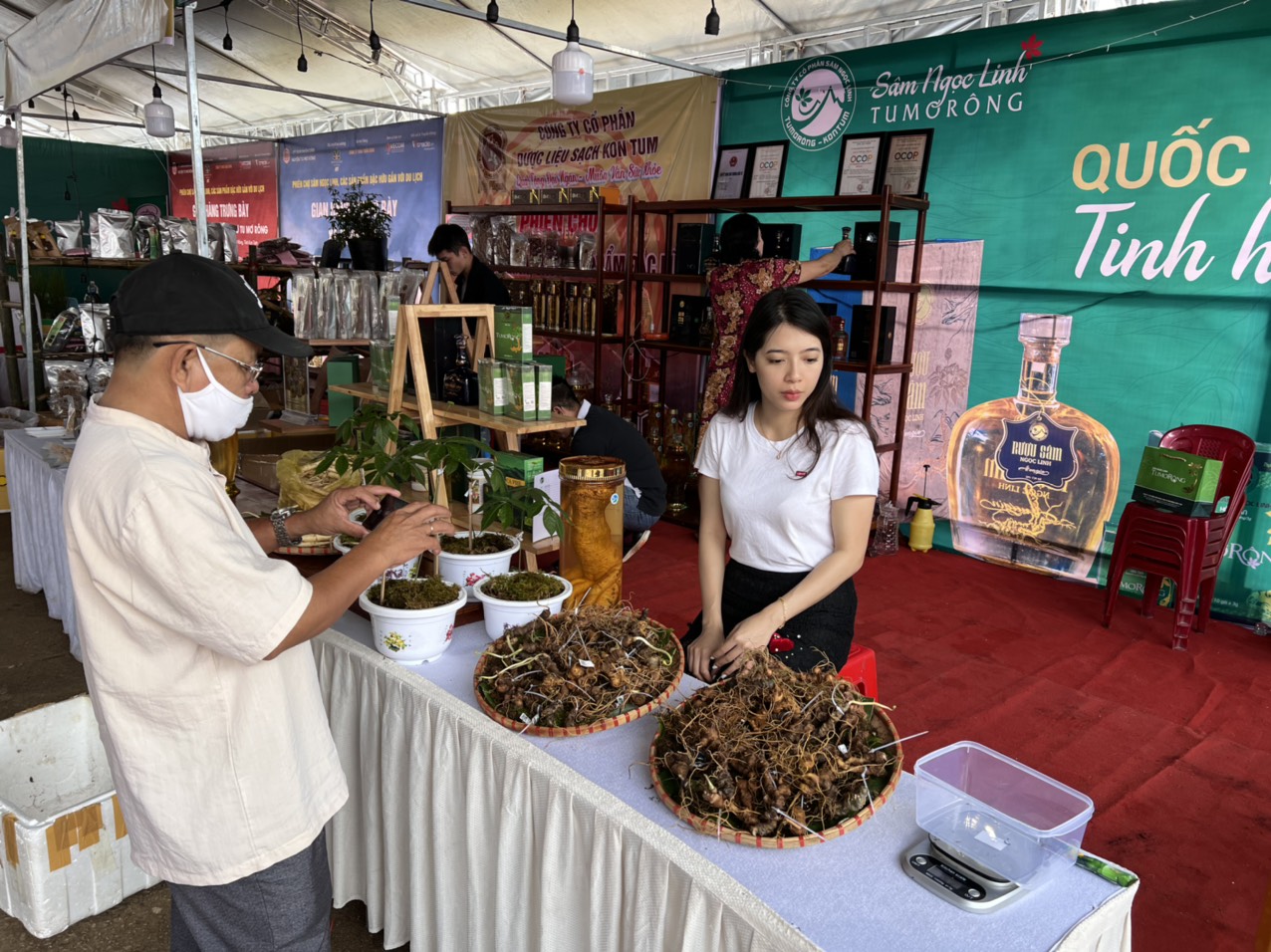 Hội chợ sâm Ngọc Linh là sự kiện đặc biệt lần đầu tiên được huyện Tu Mơ Rông tổ chức