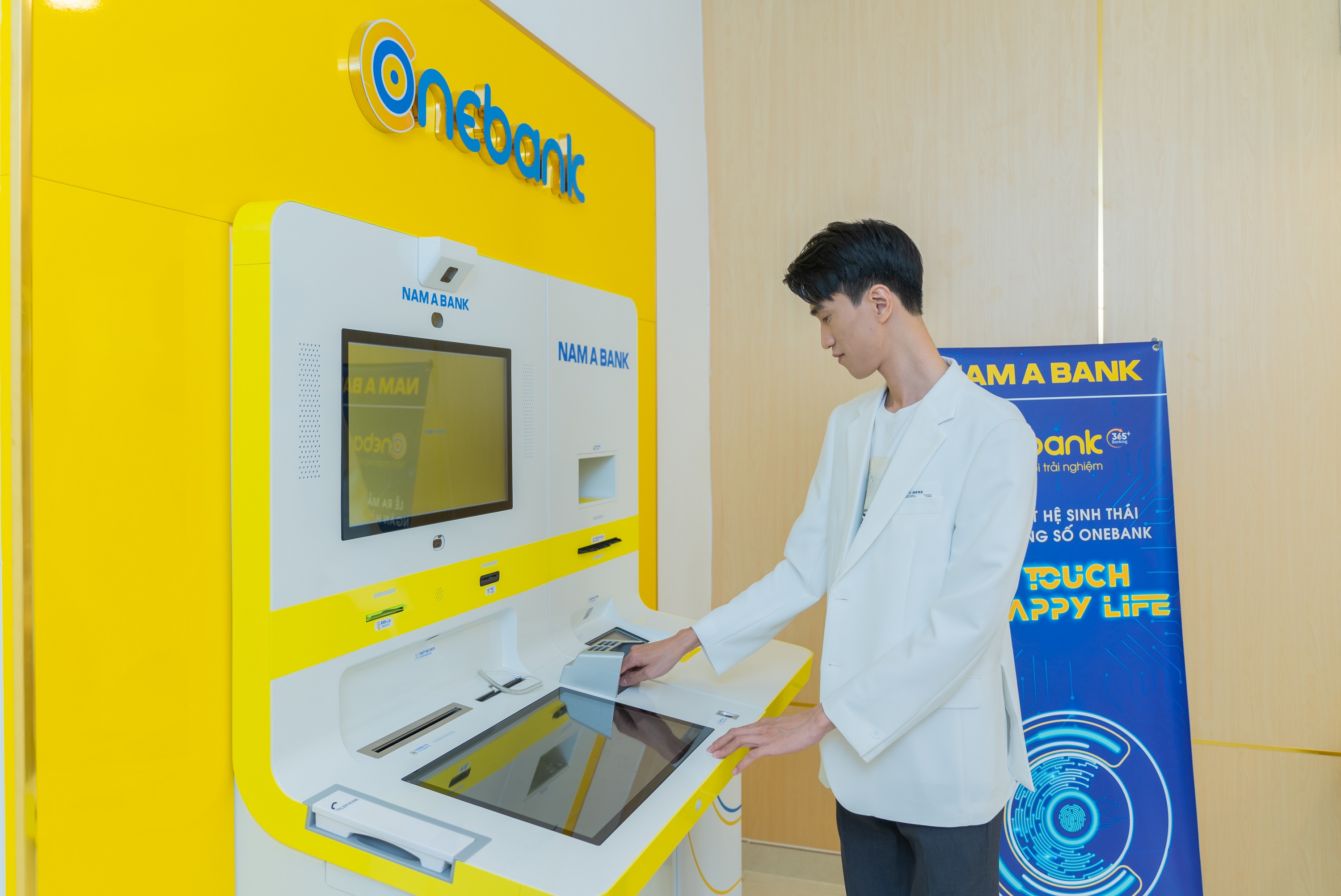 Ngân hàng số ONEBANK giúp khách hàng chủ động được thời gian, không phụ thuộc vào giờ giao dịch của ngân hàng.