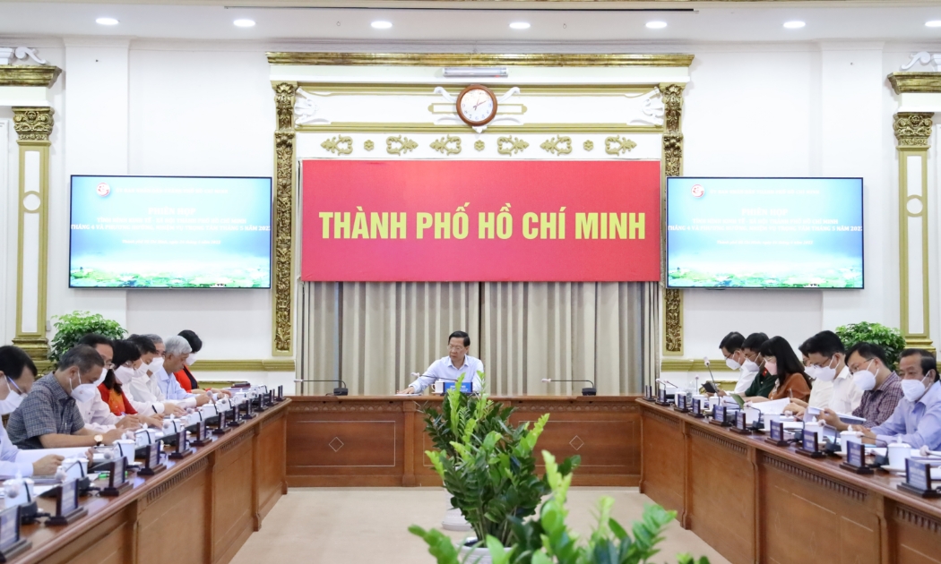 Ủy viên Ban Chấp hành Trung ương Đảng, Phó Bí thư Thường trực Thành ủy, Chủ tịch UBND TPHCM Phan Văn Mãi chủ trì phiên họp chiều 26/4.