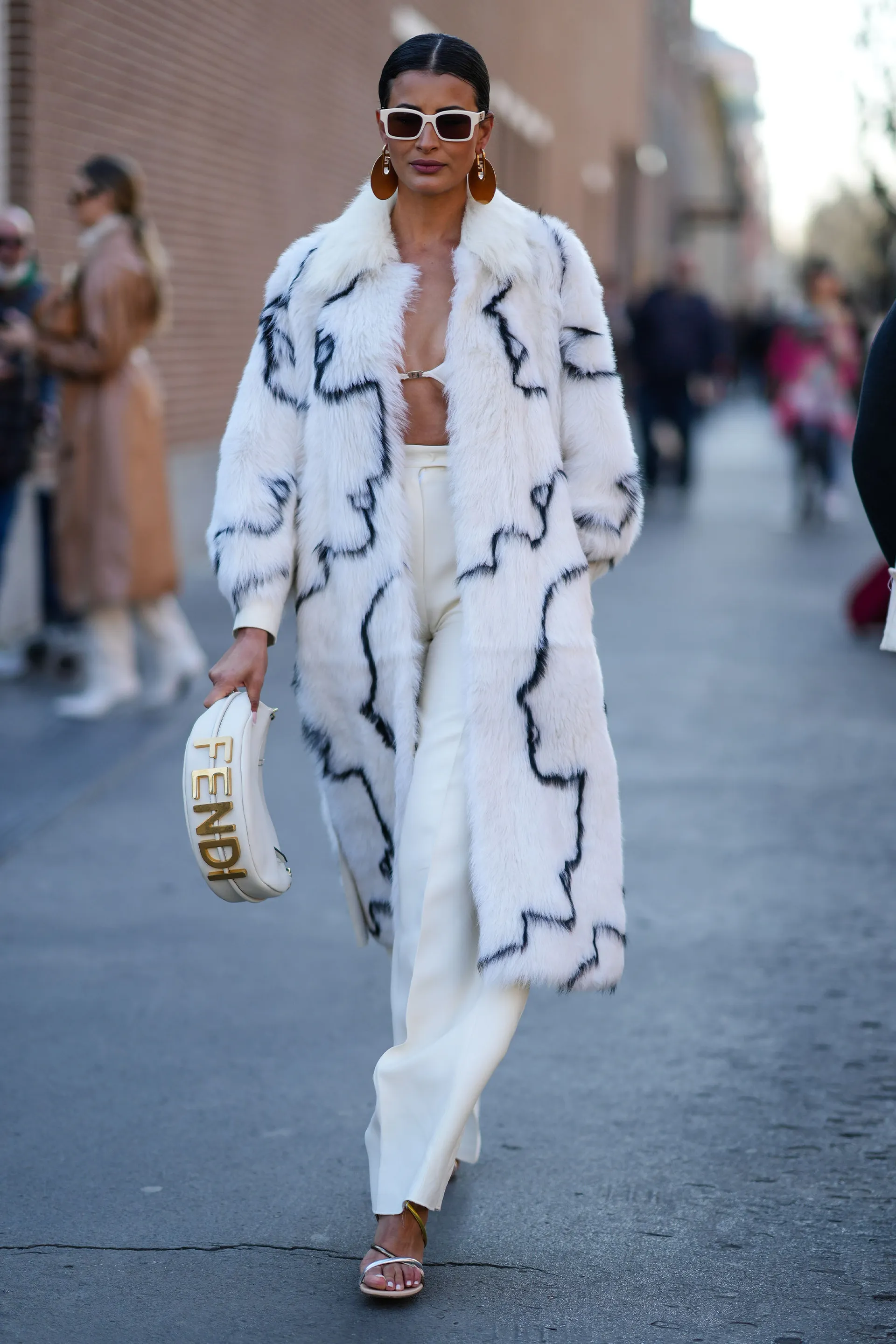 Mục ti&ecirc;u của LVMH l&agrave; tạo ra một loại l&ocirc;ng th&uacute; thay thế c&oacute; chất lượng như l&ocirc;ng th&uacute; tự nhi&ecirc;n m&agrave; kh&ocirc;ng g&acirc;y ảnh hưởng tới m&ocirc;i trường.