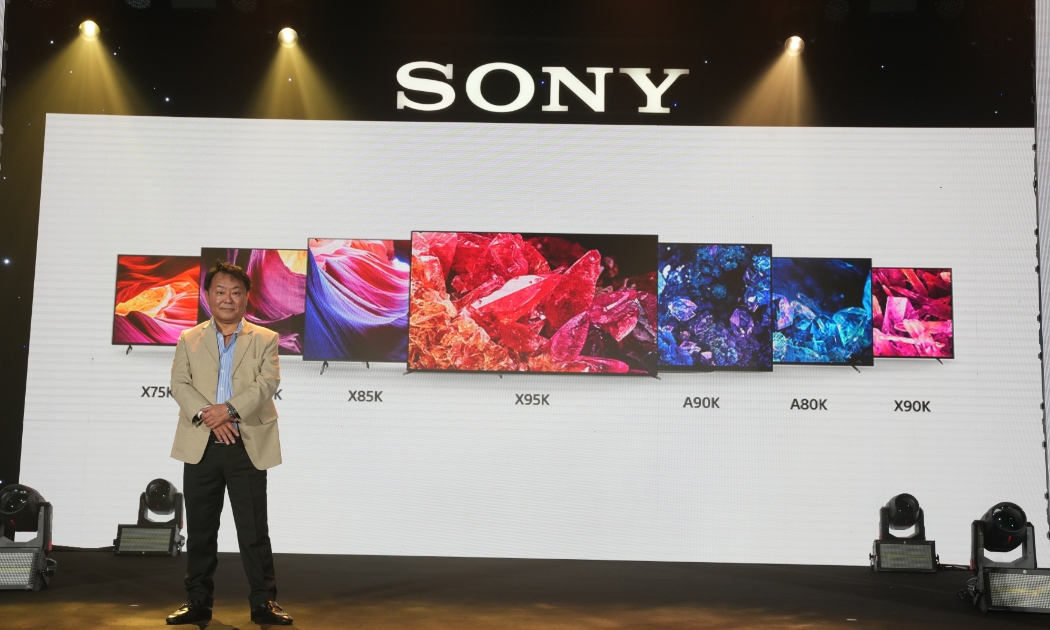Ông Arai Satoru, Tổng giám đốc Sony Electronics Việt Nam giới thiệu dòng TV BRAVIA XR 2022 mới sáng 27/4 tại TP.HCM.