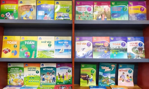 Công bố giá sách giáo khoa lớp 3, 7, 10 theo chương trình giáo dục phổ thông mới