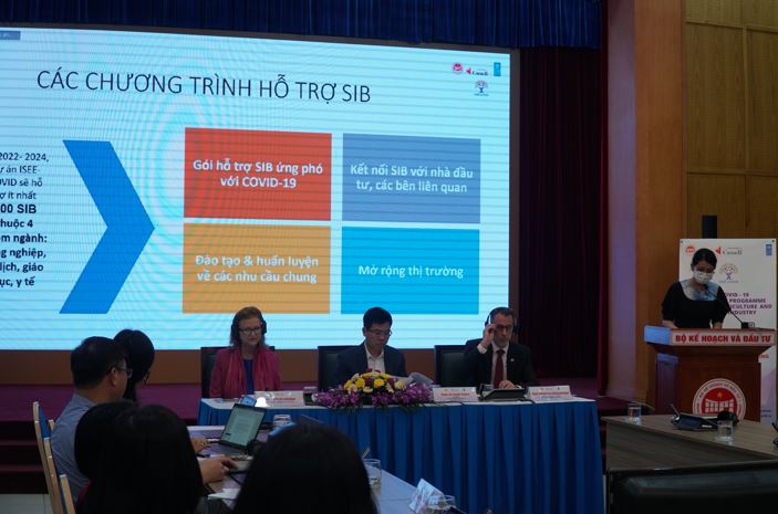 To&agrave;n cảnh lễ c&ocirc;ng bố G&oacute;i hỗ trợ&nbsp;Doanh nghiệp tạo t&aacute;c động x&atilde; hội ứng ph&oacute; với Covid-19.