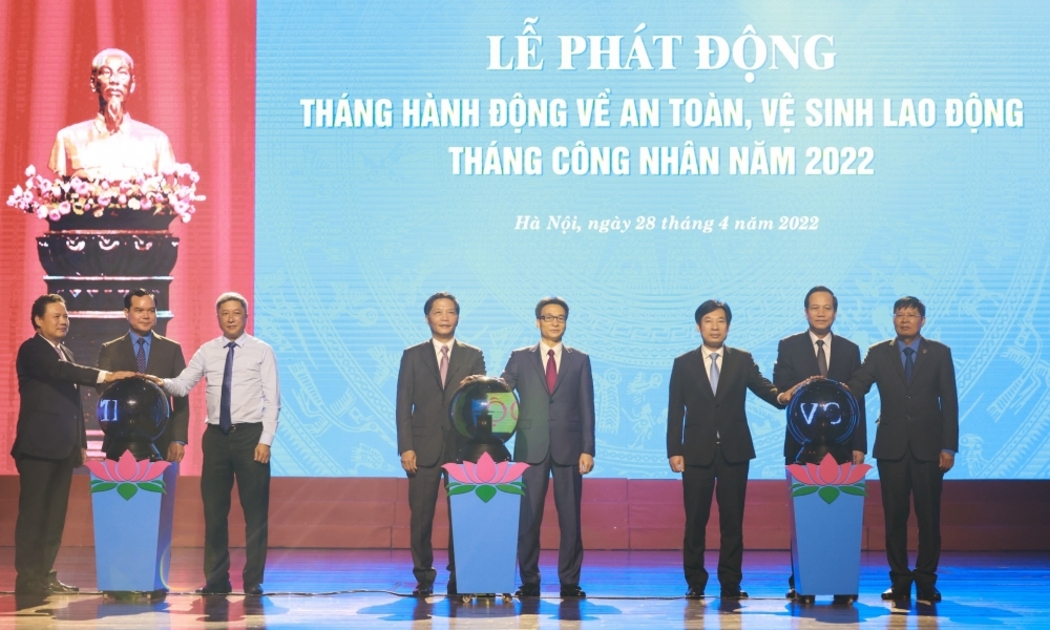 Lễ phát động Tháng Hành động về An toàn vệ sinh lao động và Tháng Công nhân năm 2022 sáng 28/4. Ảnh - Lan Ngọc.