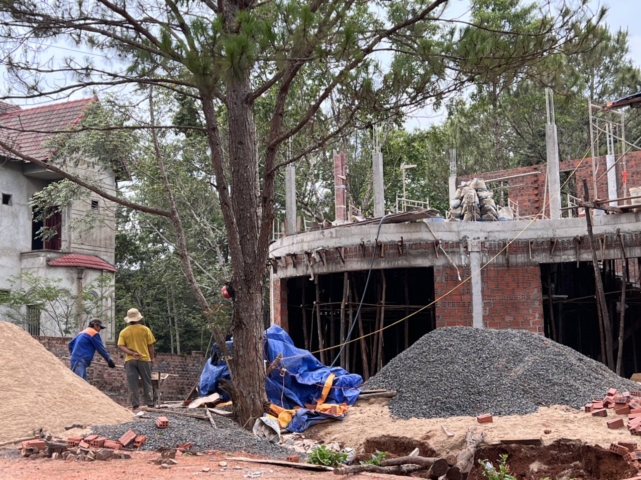 Các căn biệt thự tại Măng Đen đang mọc lên nhiều như 