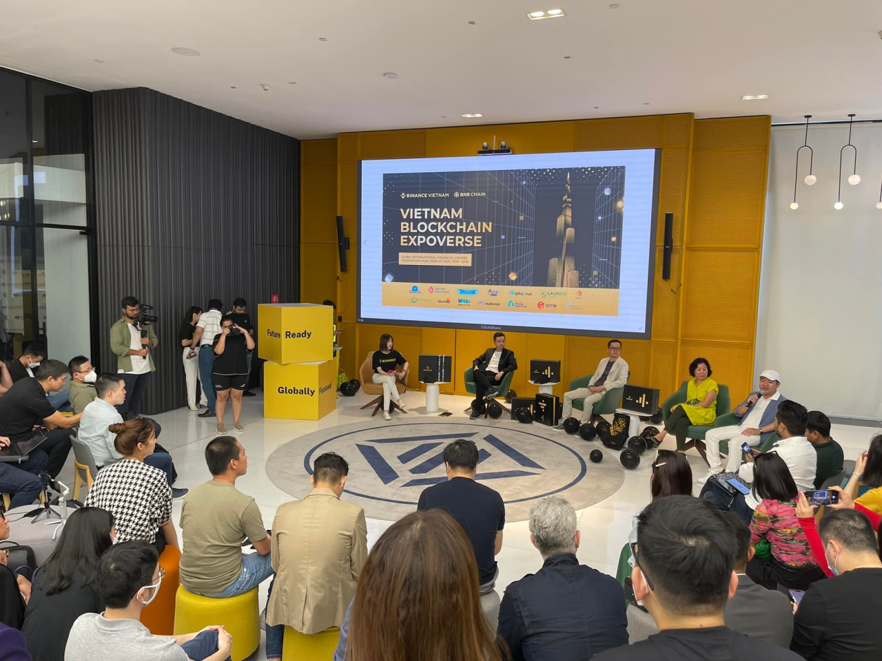 Đại diện AlphaTrue tham gia Hội thảo chuyên đề tại Blockchain Week Dubai 2022.